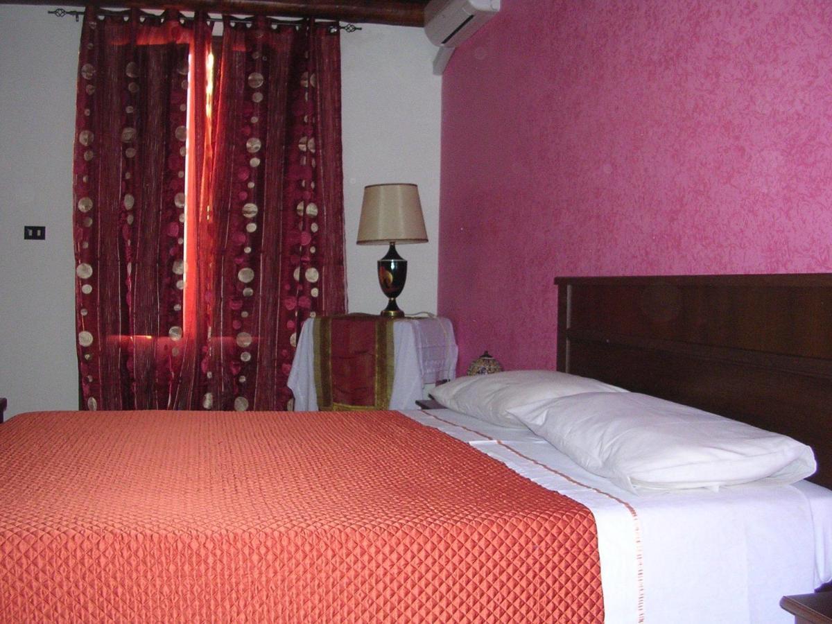 Bed and Breakfast Il Mirto E La Rosa à Agrigente Chambre photo